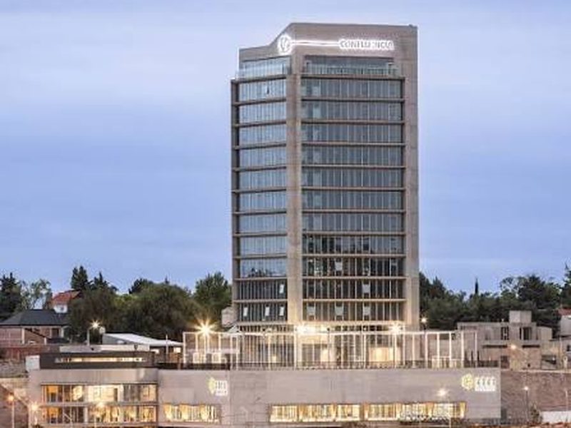Edificio Forte de Confluencia, sede de las nuevas oficinas YPF en Neuquén capital